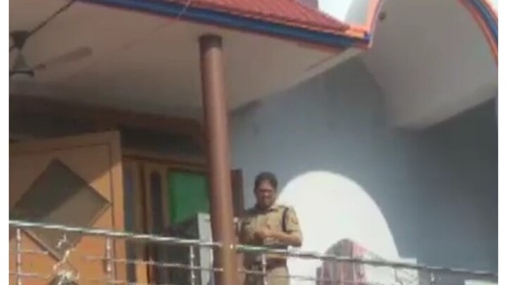 वाराणसी : किडनैपर को पकड़ने के लिए रिश्तेदार बनकर घर में घुसे ACP, मां-बेटी को ऐसे छुड़ाया UP Tak