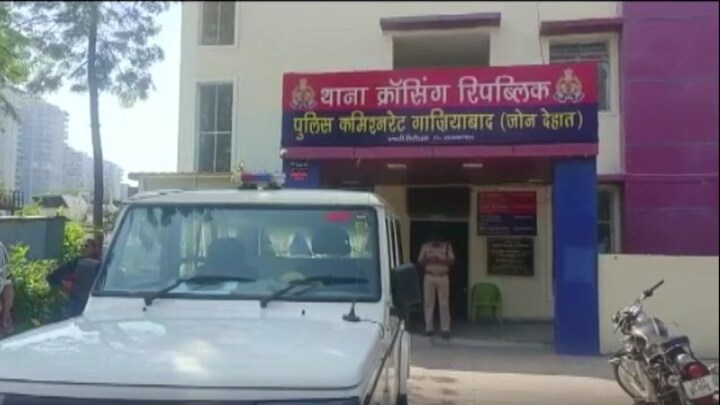 गाजियाबाद के पॉश सोसाइटी में महिला गार्ड से गैंगरेप, इलाज के दौरान युवती की हुई मौत UP Tak