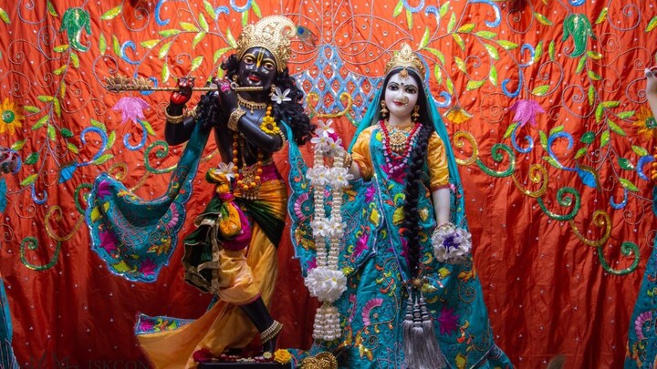 वृंदावन Iskcon मंदिर जाने का प्लान बना रहे हैं, तो दर्शन और आरती का टाइम यहां जान लीजिए UP Tak