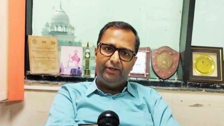 KGMU के डॉक्टरों ने किया कमाल! इस तकनीक से मरीज के लगा दिया कृत्रिम का कान UpTak