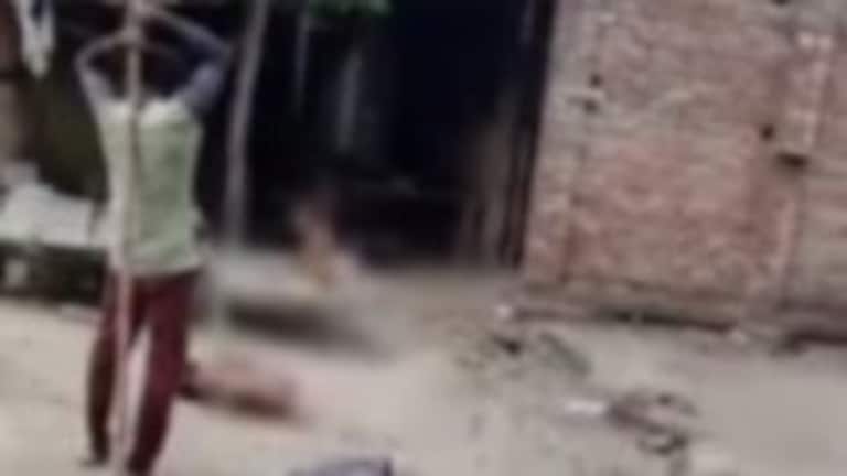 कौशांबी: पिता बना हैवान, स्कूल ना जाने पर मासूम बेटे के हाथ-पैर बांधे, फिर लाठी से पीटा UP Tak