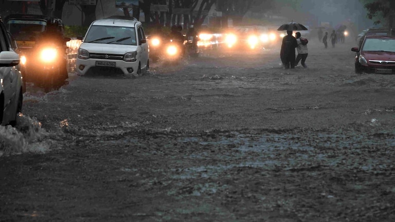 UP Weather: बिजनौर से लेकर गोरखपुर तक आज कई जिलों में होगी बारिश, देखें पूरी लिस्ट UP Tak