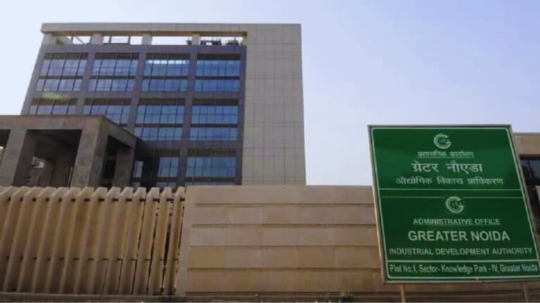 नोएडा प्राधिकरण ने बिल्डरों के साथ बैठक कर ₹26 हजार करोड़ की बकाया राशि पर चर्चा की UP Tak