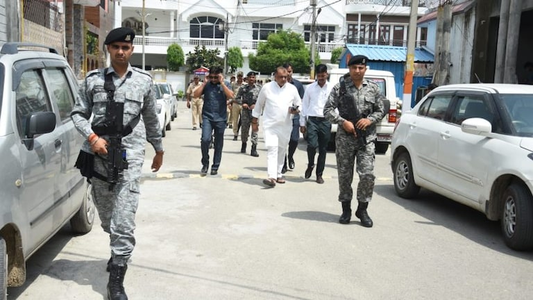 आजम खान के धुर विरोधी विधायक आकाश सक्सेना को मिली Y प्लस सिक्यॉरिटी, घिरे दिखेंगे कमांडो से UP Tak