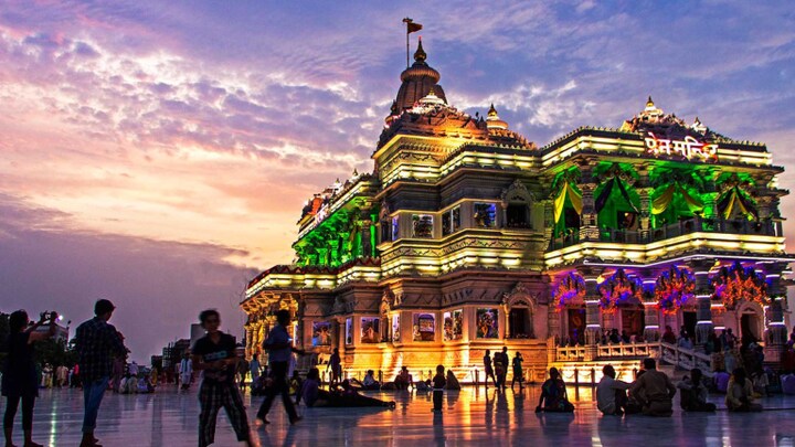 आगरा का ताजमहल नहीं वृंदावन का प्रेम मंदिर भी Eternal Love का प्रतीक, कैसे पहुंचे यहां, जानें दर्शन की टाइमिंग ताजमहल ही नहीं प्रेम मंदिर भी है प्यार का प्रतीक! कैसे पहुंचे यहां? जानें दर्शन की टाइमिंग