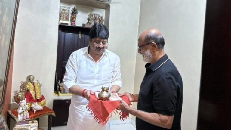 राजा भैया से मिले सुपरस्टार रजनीकांत, कुंडा विधायक ने ‘थलाइवा’ को दिया ये गिफ्ट UP Tak