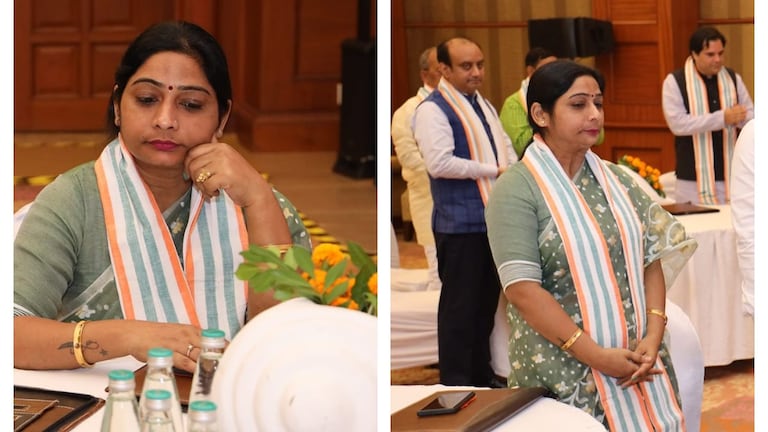 पिता स्वामी प्रसाद मौर्य से जुदा रहेंगी बेटी संघमित्रा मौर्य की राहें? इन तस्वीरों से निकलने लगे मायने UPTak