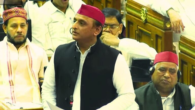 अखिलेश का CM योगी आदित्यनाथ पर तंज- परिवारवाद की शुरुआत आपने की, MP और मठ के पीठ दोनों बने UP Tak