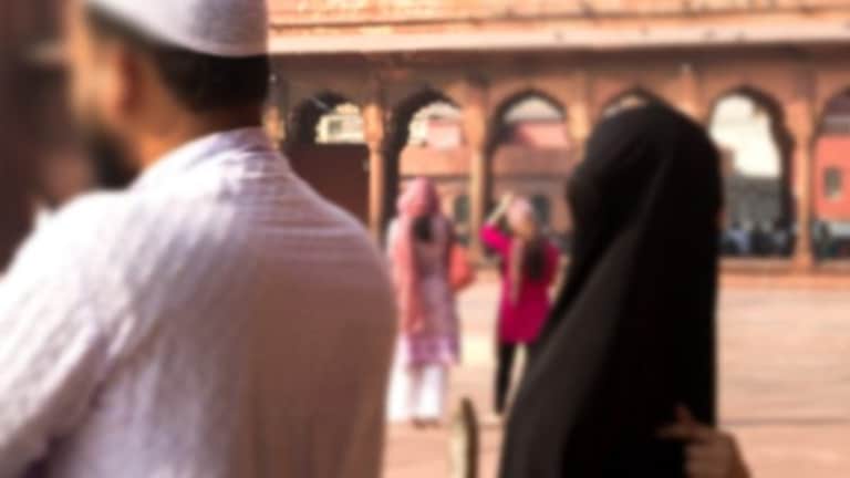 बांदा: दहेज की मांग नहीं हुई पूरी तो पति ने नवविवाहिता को बीच सड़क पर दिया तीन तलाक UP Tak