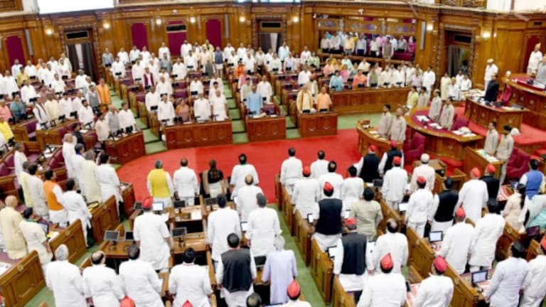 UP विधानसभा में जोर से हंस भी नहीं पाएंगे विधायक! बदले गए नियमों की पूरी लिस्ट देखिए UP Tak