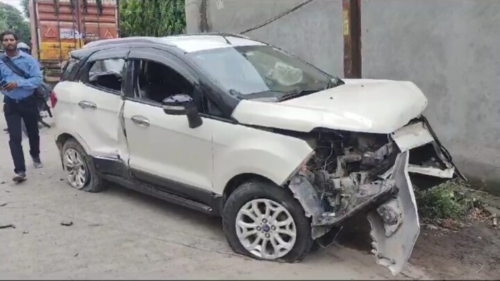 गाजियाबाद में भीषण हादसा, फ्लाईओवर से ग्रिल तोड़ कर नीचे गिरी कार, दो लोग घायल UP Tak
