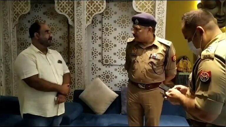 वाराणसी: होटल के कमरे में कोयंबटूर से आए पति-पत्नी का शव मिला, जांच में जुटी पुलिस UP Tak
