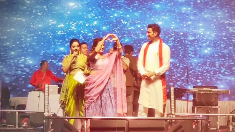 भोजपुरी हीरोइन अक्षरा सिंह के सामने ही जब उछाली जाने लगीं कुर्सियां, आखिर क्या हो गया ऐसा? UP Tak