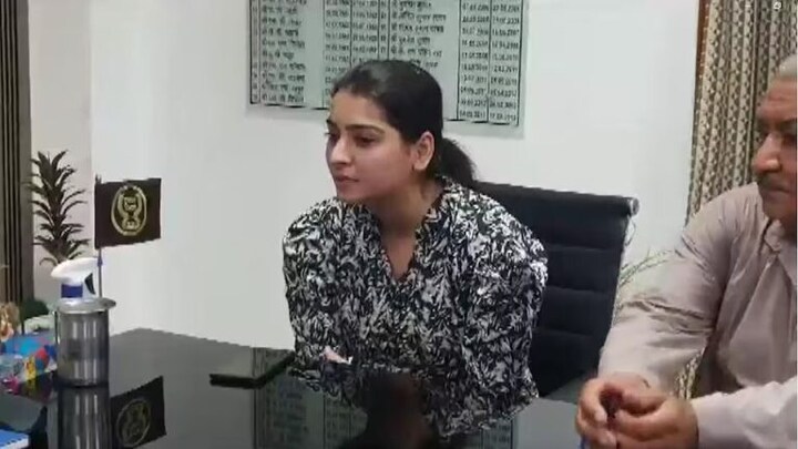 पाकिस्तान से अलीगढ़ आई सिमरन चाहती है भारतीय नागरिकता, सुनाई सीमा पार हो रही अत्याचार की कहानी UP Tak