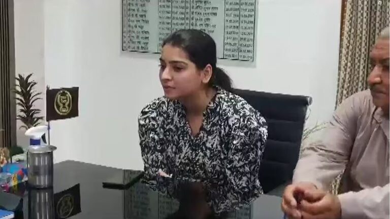 पाकिस्तान से अलीगढ़ आई सिमरन चाहती है भारतीय नागरिकता, सुनाई सीमा पार हो रही अत्याचार की कहानी UP Tak