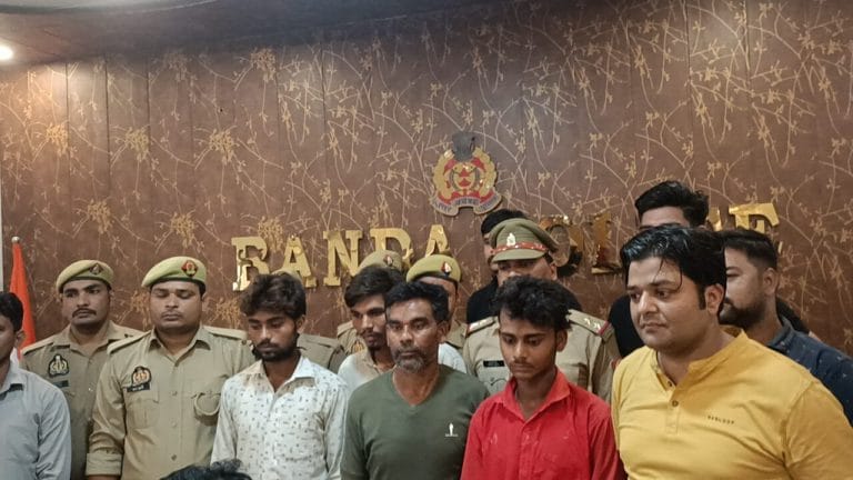 बांदा : अवैध संबंध का था शक, पति ने बेटों संग मिलकर महिला को कुल्हाड़ी से काट डाला UP Tak