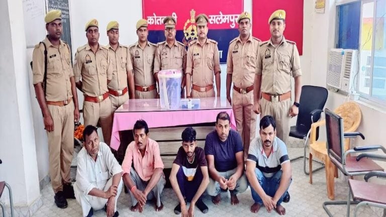 देवरिया : भगवान कृष्ण की एक करोड़ की मूर्ति बेचने जा रहे थे तस्कर, पुलिस ने ऐसे पकड़ा UPTak