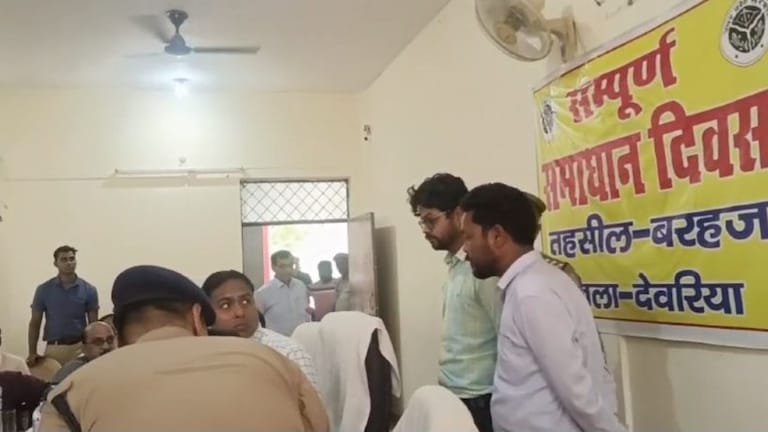देविया के डीएम ने फैसला किया ऑन द स्पाट, बुलाई पुलिस और JE को भेज दिया थाने, जानें पूरा मामला UP Tak