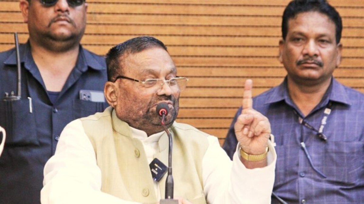 सनातन विवाद पर अब आया सपा नेता स्वामी प्रसाद मौर्य का रिएक्शन, श्लोक बताते हुए ये सब कह डाला UP Tak