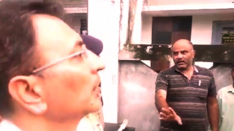 ’पानी नहीं है टॉयलेट कैसे जाएं’, मंत्री के सामने बाराबंकी बाढ़ पीड़ित जो बोला, सब देखते रह गए UP Tak