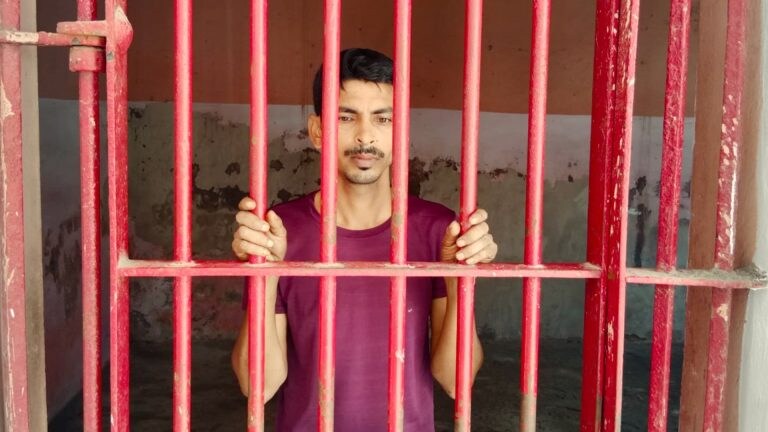 जिस गोरखपुर दंगे को लेकर संसद में भावुक हुए थे योगी, उसका मुख्य आरोपी शमीम 16 साल बाद अरेस्ट UP Tak