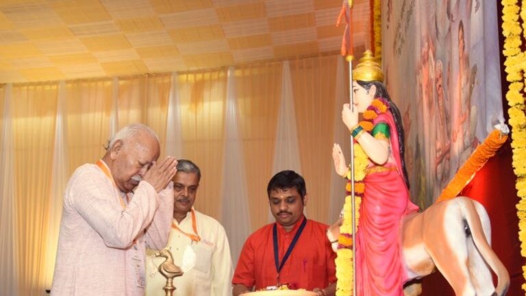 ‘लव जिहाद और धर्मांतरण’ से ऐसे निपटेगा RSS, लखनऊ आए संघ चीफ मोहन भागवत ने बनाई ये योजना UP Tak