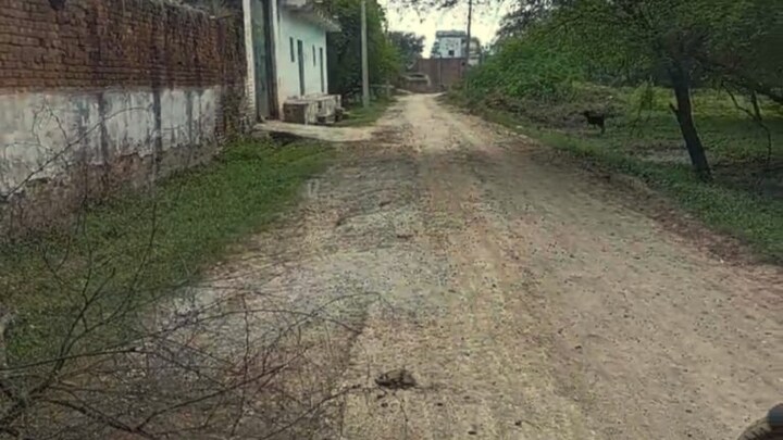 बांदा में घटिया सड़क बनाने वाले इंजीनियरों और ठेकेदार अब नाप दिए जाएंगे! दर्ज हो गया केस UP Tak