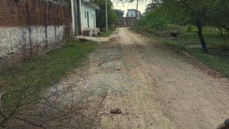 बांदा में घटिया सड़क बनाने वाले इंजीनियरों और ठेकेदार अब नाप दिए जाएंगे! दर्ज हो गया केस UP Tak