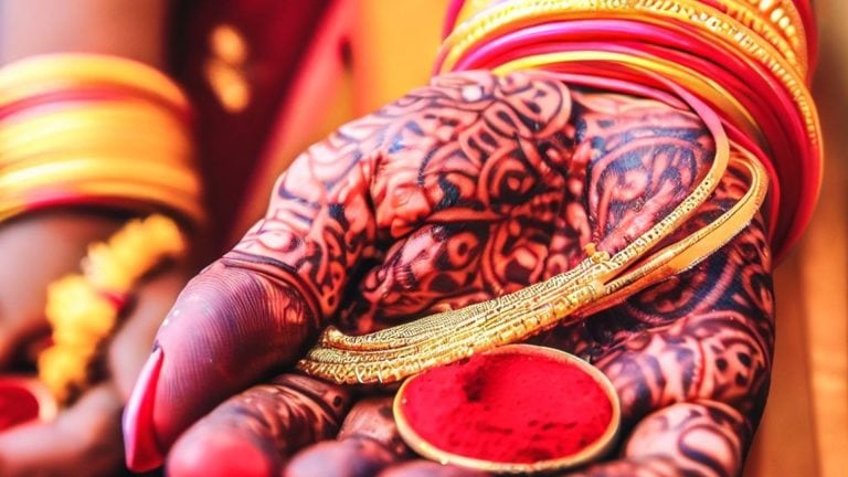 सिंदूर-बिंदी लगाने वाली, मत आओ पढ़ने! इंस्टीट्यूट के फरमान पर रायबरेली DM ने लिया ये एक्शन UP Tak