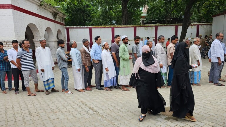 घोसी में क्या मुस्लिम वोटर्स ने पलट दिया खेल? रामगोपाल यादव के बयान के इशारे समझिए UP Tak