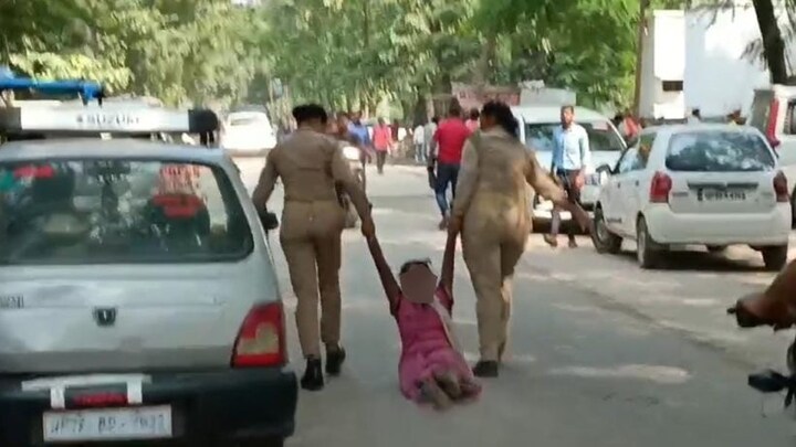 हरदोई : हाथ-पैर पकड़कर पुलिस ने महिला को घसीटा, वीडियो वायरल होने पर एसपी ने दिए जांच के आदेश UP Tak