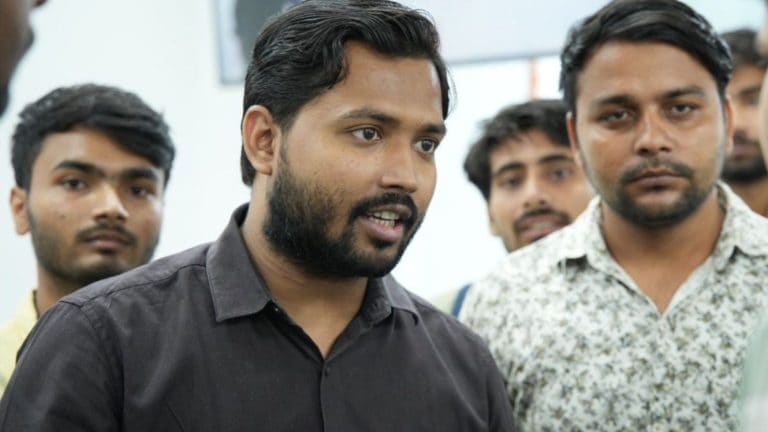 बिहार नहीं यूपी के इस जिले में हुआ था खान सर का जन्म, आज जानिए इनकी फैमली के बारे में UP Tak