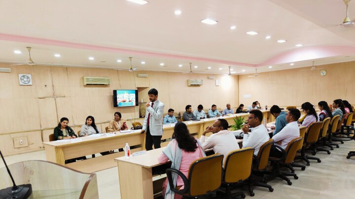 लखनऊ में प्रशिक्षु PCS अधिकारियों की कॉन्फ्लिक्ट प्रबंधन पर हुई ट्रेनिंग, बताया गया ये सब UP Tak