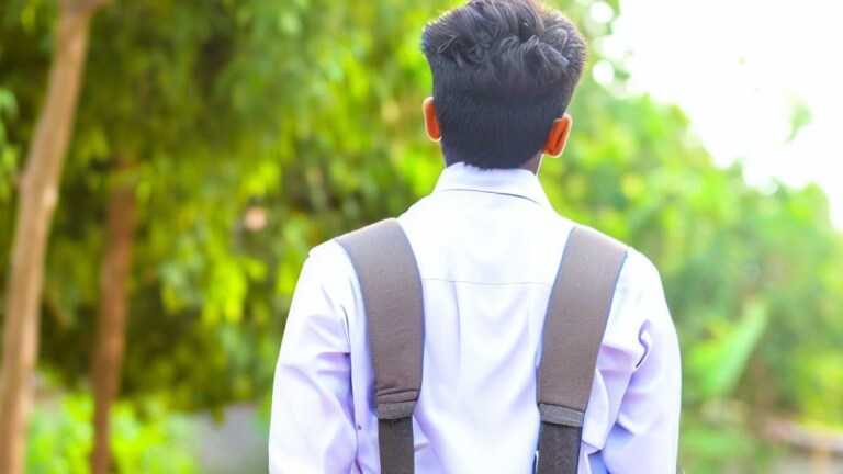 लखनऊ में छात्रा को धमकाने के लिए युवक स्कूल ड्रेस में विद्यालय पहुंचा, फिर यहां ये सब हुआ UP Tak