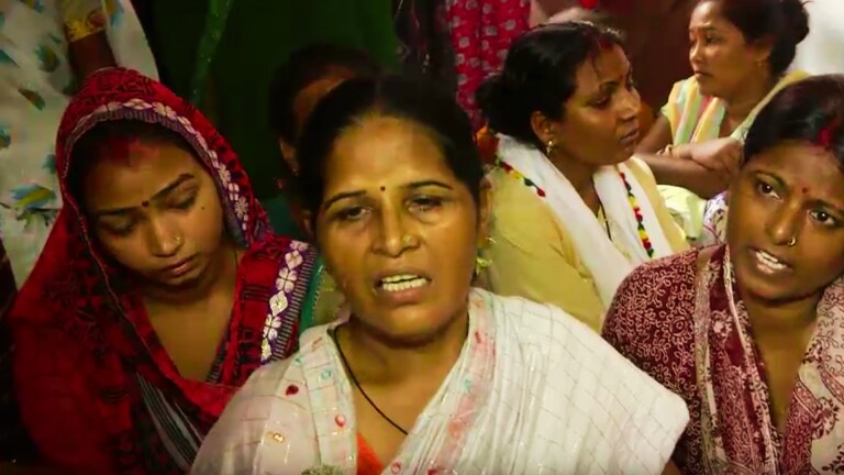 मंत्री कौशल किशोर के घर युवक का शव, लड़के की मां ने चीख चीख कर पूछ लिए ये सारे सवाल UP Tak