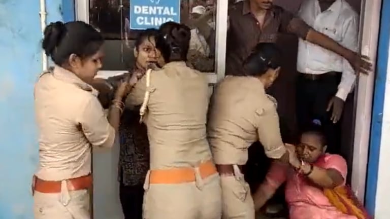 लखनऊ में पुलिस और महिलाओं के बीच मारपीट, वीडियो आया सामने, जानें क्या है पूरा मामला UP Tak