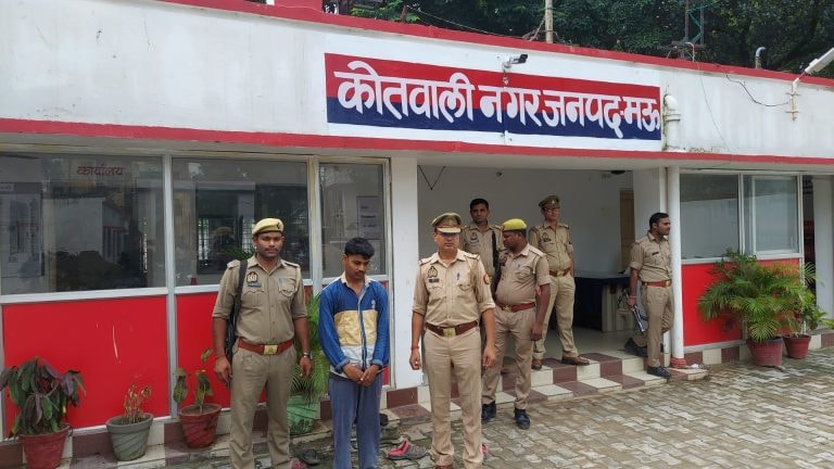 रिंकू यादव ने ज्योति के नाम से बनाई ट्विटर आईडी और मऊ के DM को लगा धमकाने फिर ये हुआ UP Tak