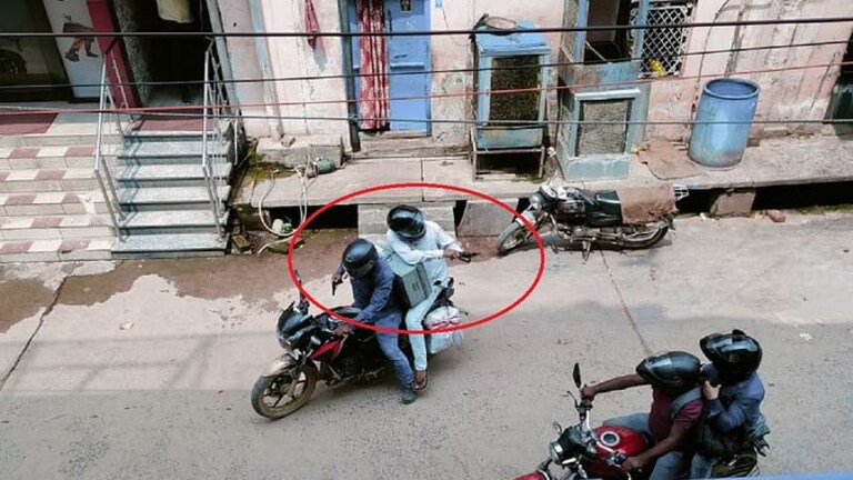 कैश वैन से लाखों की लूट, ताबड़तोड़ फायरिंग कर गार्ड की हत्या, मिर्जापुर में दिनदहाड़े वारदात UP Tak