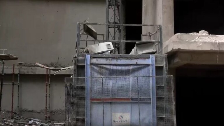 नोएडा लिफ्ट हादसा : अस्पताल में जिंदगी की जंग हारे चार और मजदूर, 8 हुई मरने वालों की संख्या UP Tak