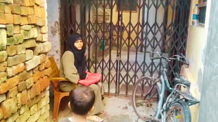 पति विदेश में और देवर गंदे काम का बनाता है प्रेशर! शाहजहांपुर में ससुराल के सामने धरने पर बैठी बहू UP Tak