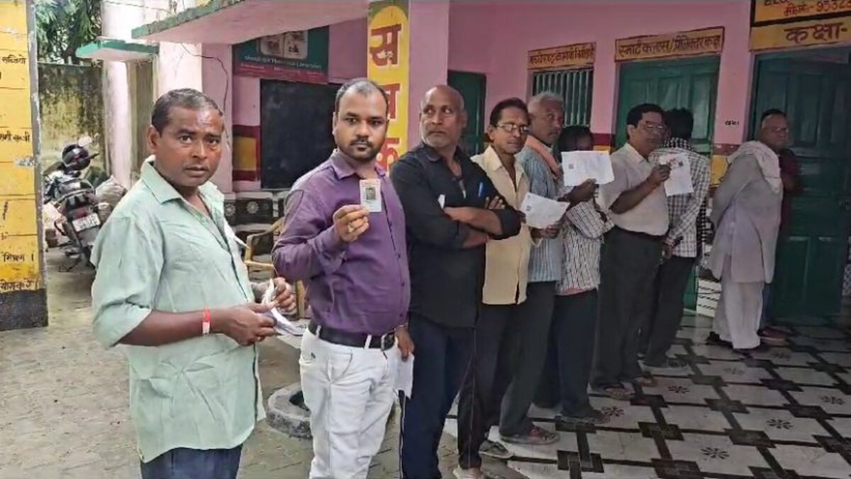 Ghosi Byelection 2023 Live: घोसी में सुबह 1 बजे तक हुई 33.52% वोटिंग UP Tak