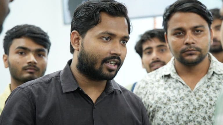 खान सर ने KBC में अमिताभ के सामने खोला 107 करोड़ के ऑफर का राज! क्यों ठुकराए इतने पैसे? UP Tak