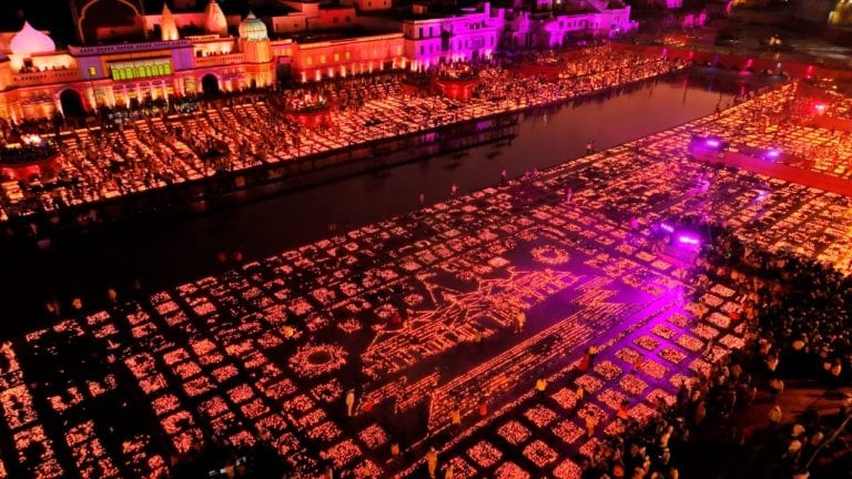 अयोध्या दीपोत्सव को यादगार बनाने की तैयारी, 1 लाख लीटर तेल से जगमगाएंगे सरयू के घाट UP Tak