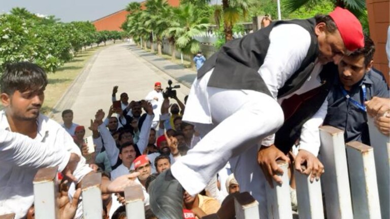 गेट फांदकर JPNIC परिसर में दाखिल हुए अखिलेश तो पत्नी डिंपल ने भाजपा को सुना दी खरी खोटी UP Tak