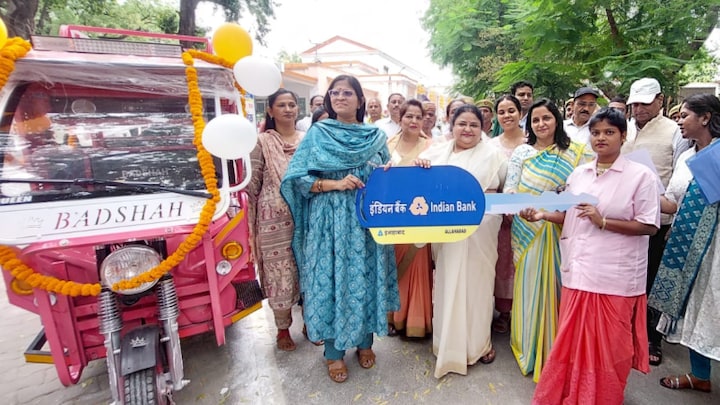 बहराइच में अब चलेंगे पिंक ई-रिक्शा, DM मोनिका रानी ने असहाय महिलाओं के लिए शुरू की ये पहल UP Tak