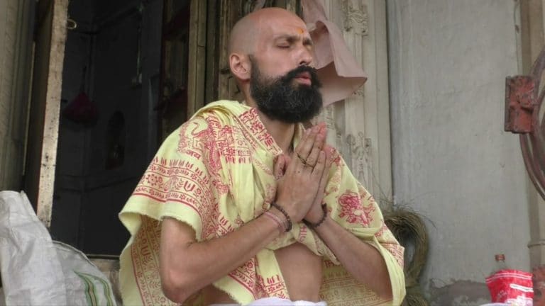 सात समंदर पार से आए रशियन ‘इवगिनी’ ने काशी में करवाया श्राद्ध, सनातन धर्म पर कह दी बड़ी बात UP Tak