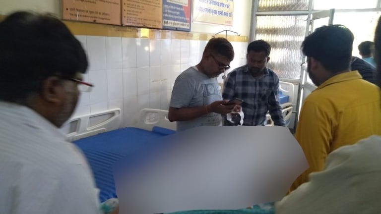 बांदा: चिता पर शव में हलचल से हैरान हो गए लोग, डेड बॉडी को लेकर भागे अस्पताल, फिर हुआ ये UP Tak