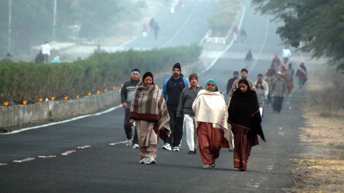 कोहरे और कड़ाके की ठंड से अभी नहीं मिलेगी राहत, IMD ने दिया ये अपडेट यूपी में अभी और तल्ख होंगे मौसम के तेवर, और गिरेगा पारा, जानें मौसम का पूरा हाल