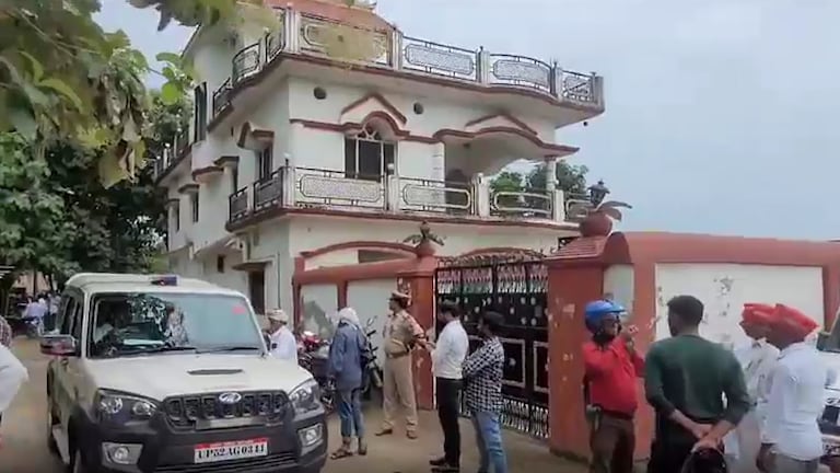 देवरिया हत्याकांड: प्रेमचंद्र यादव के घर अभी नहीं चलेगा बुलडोजर, इस वजह से मिली राहत देवरिया हत्याकांड: प्रेमचंद्र यादव के घर अभी नहीं चलेगा बुलडोजर, इस वजह से मिली राहत