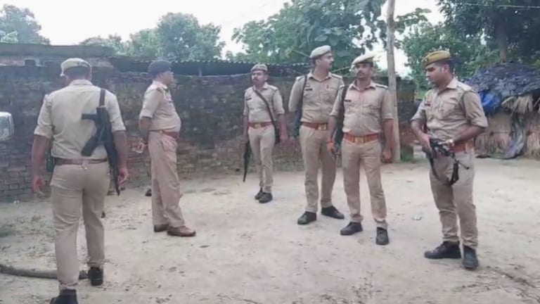 चारों तरफ पसरा सन्नाटा, स्कूल भी नहीं गए बच्चे..देवरिया हत्याकांड के बाद गांव का ऐसा है माहौल, ग्राउंड रिपोर्ट UPTak